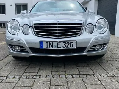 Gebraucht Mercedes E320 Avantgarde 224 PS (164 kW) 2009 Silber Limousine