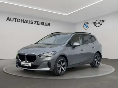 Gebraucht BMW 230e Active Tourer 150 PS (110 kW) 2023 Skyscraper grau Van / Kleinbus