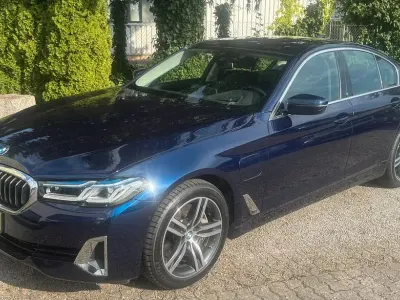 Gebraucht BMW 545e Luxury Line 286 PS (210 kW) 2021 Tansanitblau Limousine
