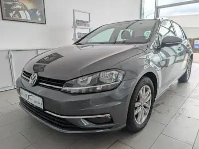 Gebraucht VW Golf VII Highline 116 PS (85 kW) 2019 Grau Limousine