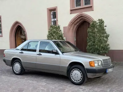 Gebraucht Mercedes 190 109 PS (80 kW) 1991 Gold Limousine