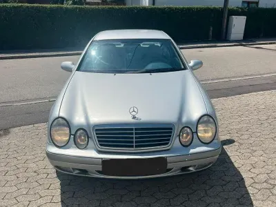 Gebraucht Mercedes CLK200 136 PS (100 kW) 1997 Silber Coupé