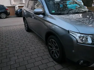 Gebraucht Mitsubishi Outlander 150 PS (110 kW) 2015 Grün SUV