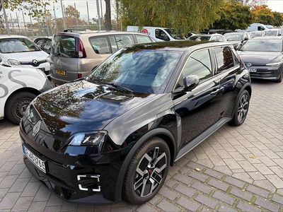 Black pearlschwarz metallic Gebraucht 2025 Renault 5 E-Tech Urban Limousine | 27.799 €