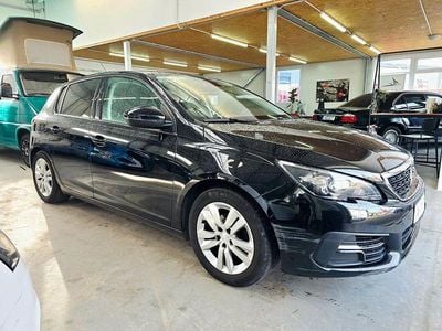 Gebraucht Peugeot 308 Active 102 PS (75 kW) 2020 Schwarz Limousine