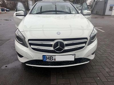 Gebraucht Mercedes A180 Style 122 PS (89 kW) 2014 Limousine