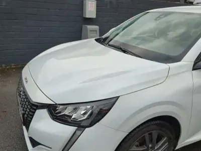 Gebraucht Peugeot 208 Active 101 PS (74 kW) 2022 Weiß Kleinwagen
