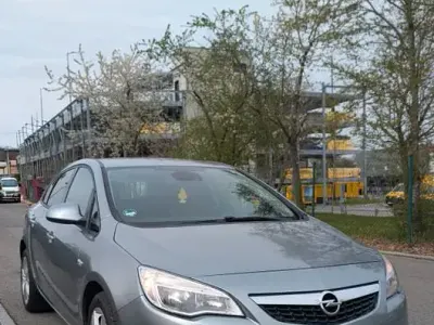 Gebraucht Opel Astra Edition 140 PS (102 kW) 2010 Limousine