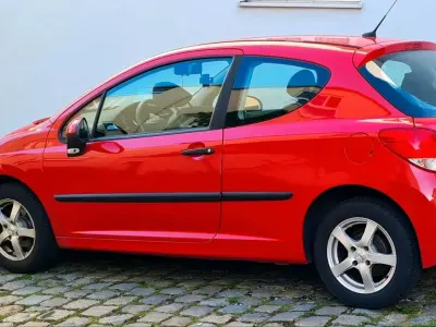 Gebraucht Peugeot 207 73 PS (53 kW) 2010 Rot Kleinwagen
