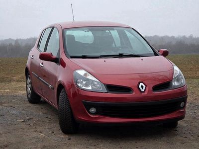 Second-hand Renault Clio II Dynamique 88 CP (64 kW) 2006 Roșu Berlinǎ