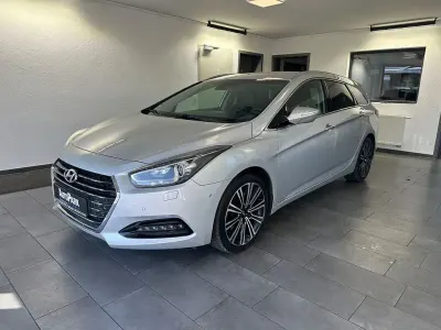 Gebraucht Hyundai i40 Premium 141 PS (103 kW) 2016 Silber Kombi