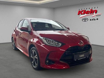 Neu Toyota Yaris Hybrid Comfort 117 PS (86 kW) 2026 Rot
