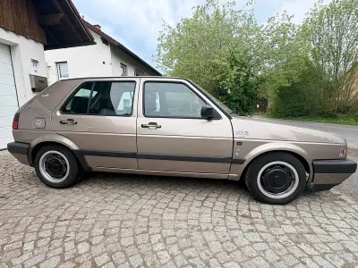 Brugt VW Golf II 70 HK (51 kW) 1990 Guld Hatchback