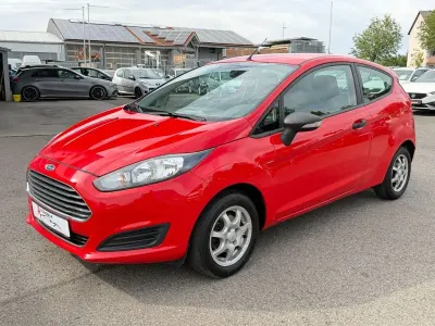 Gebraucht Ford Fiesta Ambiente 60 PS (44 kW) 2015 Rot Kleinwagen