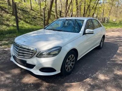 Gebraucht Mercedes E200 156 PS (114 kW) 2013 Weiß Limousine
