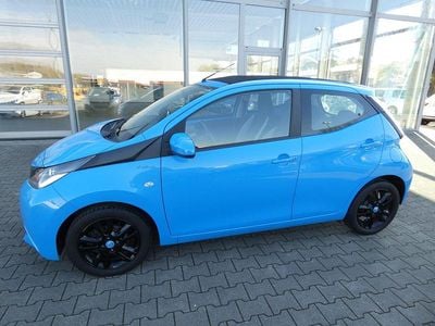 Usata Toyota Aygo X-wave 69 CV (50 kW) 2016 Blu Utilitaria