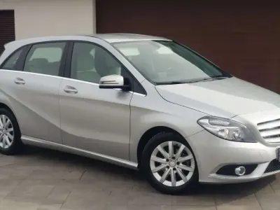 Gebraucht Mercedes B180 122 PS (89 kW) 2013 Silber Kleinwagen