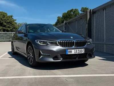 Używany BMW 330e Sport Line 292 KM (214 kW) 2021 Szary Sedan/Limuzyna