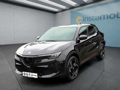 Neu Alfa Romeo Junior 145 PS (106 kW) 2025 Schwarz SUV