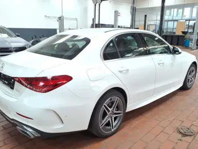 Gebraucht Mercedes C300e AMG 204 PS (150 kW) 2023 Weiß Limousine