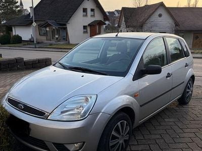 Gebraucht Ford Fiesta Ghia 69 PS (50 kW) 2003 Silber Kleinwagen