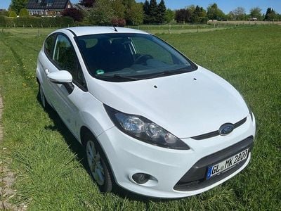 Gebraucht Ford Fiesta Trend 60 PS (44 kW) 2011 Weiß Limousine