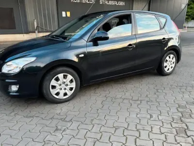 Gebraucht Hyundai i30 Team 116 PS (85 kW) 2008 Schwarz Limousine