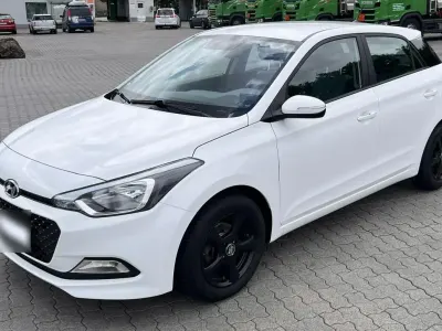 Gebraucht Hyundai i20 Classic 75 PS (55 kW) 2017 Weiß Kleinwagen