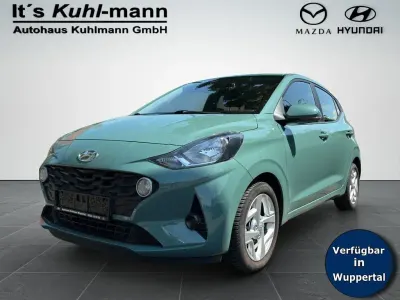Gebraucht Hyundai i10 Trend 84 PS (61 kW) 2022 Mangrove green / mic Kleinwagen