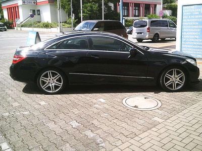 Gebraucht Mercedes E350 231 PS (169 kW) 2010 Obsidianschwarz  metalliclack Coupé