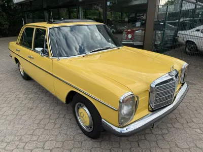 Gebraucht Mercedes W114 105 PS (77 kW) 1973 Gelb Limousine