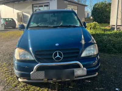 Gebraucht Mercedes ML320 218 PS (160 kW) 1998 Blau SUV