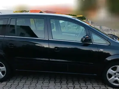 Używany Opel Zafira 125 KM (91 kW) 2010 Czarny Minivan