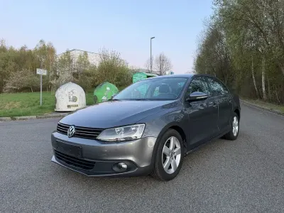 Begagnad VW Jetta Comfortline 105 HK (77 kW) 2011 Grå Sedan