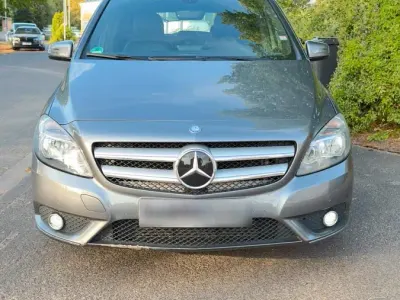Gebraucht Mercedes B200 AMG line 136 PS (100 kW) 2012 Grau Kleinwagen