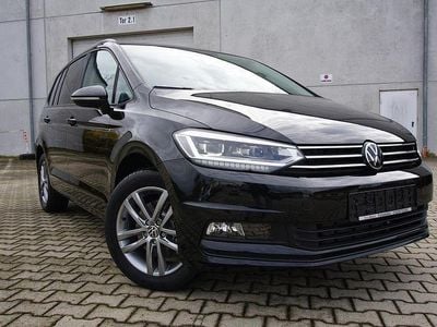 Grenadillschwarz metallic Neu 2025 VW Touran Van / Kleinbus | 35.950 €