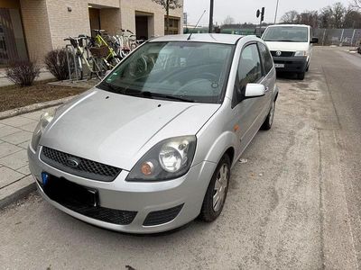 Grau Gebraucht 2008 Ford Fiesta Style Kleinwagen | 1.800 € (Fairer Preis)