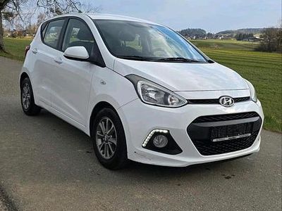 Gebraucht Hyundai i10 84 PS (61 kW) 2015 Weiß Kleinwagen