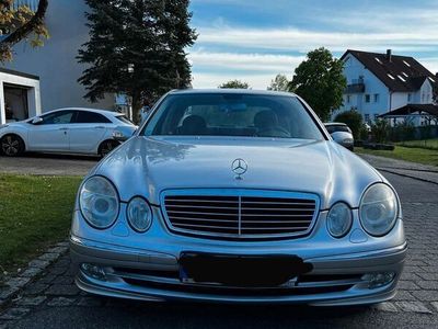 gebraucht Mercedes E240 AVANTGARDE/Xenon/AHK/WenigKM