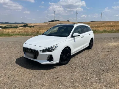 Gebraucht Hyundai i30 Premium 140 PS (102 kW) 2017 Weiß Kombi
