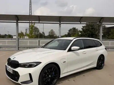 Gebraucht BMW 320e M Sport 204 PS (150 kW) 2022 Weiß Kombi