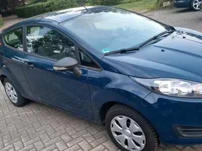 Gebraucht Ford Fiesta 60 PS (44 kW) 2015 Blau Kleinwagen