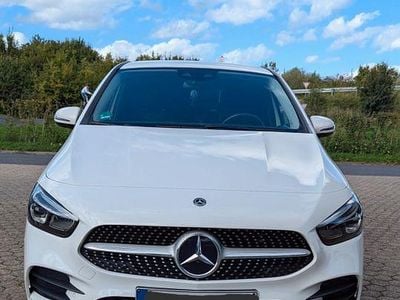 Gebraucht Mercedes B200 AMG line 163 PS (119 kW) 2020 Weiß Van / Kleinbus