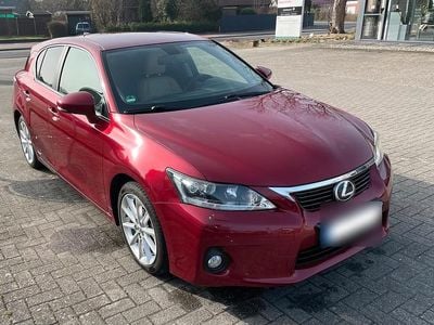Gebraucht Lexus CT200h Luxury Line 135 PS (99 kW) 2010 Rot Kleinwagen