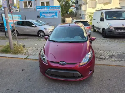 Gebraucht Ford Fiesta Trend 97 PS (71 kW) 2009 Rot Limousine