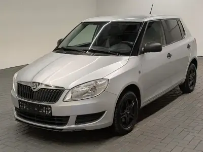Gebraucht Skoda Fabia 60 PS (44 kW) 2015 Brilliantsilbermet. Kleinwagen
