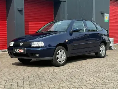 Używany VW Polo Classicline 60 KM (44 kW) 1999 Niebieski Sedan/Limuzyna