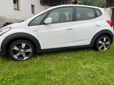 Gebraucht Hyundai ix20 Classic 116 PS (85 kW) 2015 Weiß Kleinwagen