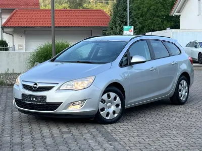 Gebraucht Opel Astra 140 PS (102 kW) 2011 Silber Kombi