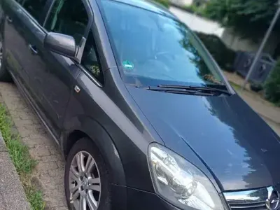 Gebraucht Opel Zafira Selection 140 PS (102 kW) 2011 Grau Van / Kleinbus